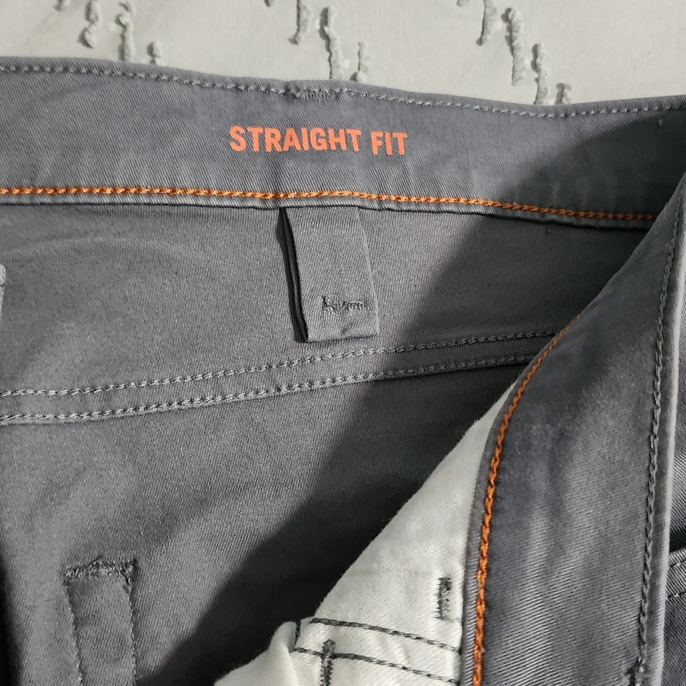 Dockers Men's Straight Fit Jeans in Gray